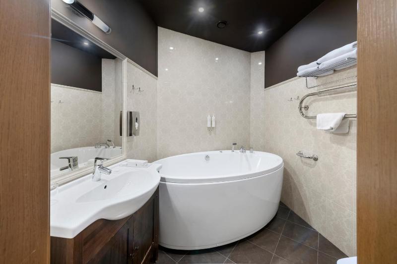 Superior Suite image 2