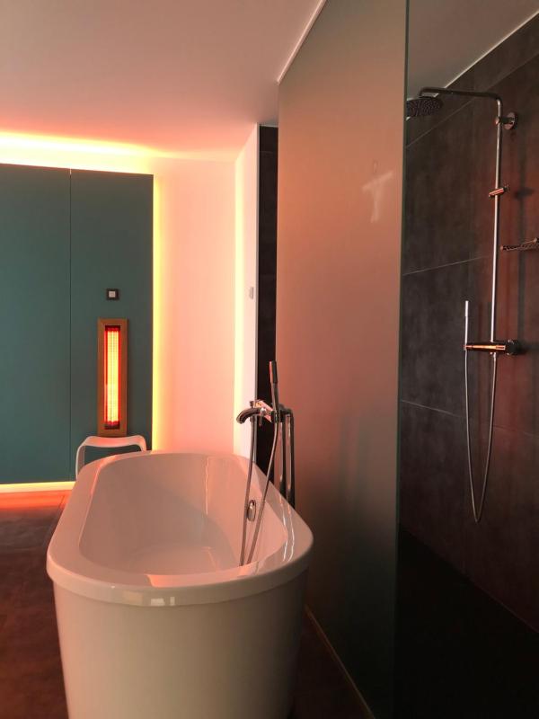 Deluxe Double Room with Balcony image 2
