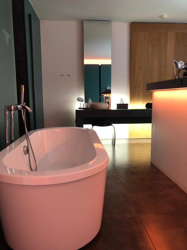 Deluxe Double Room with Balcony image 3