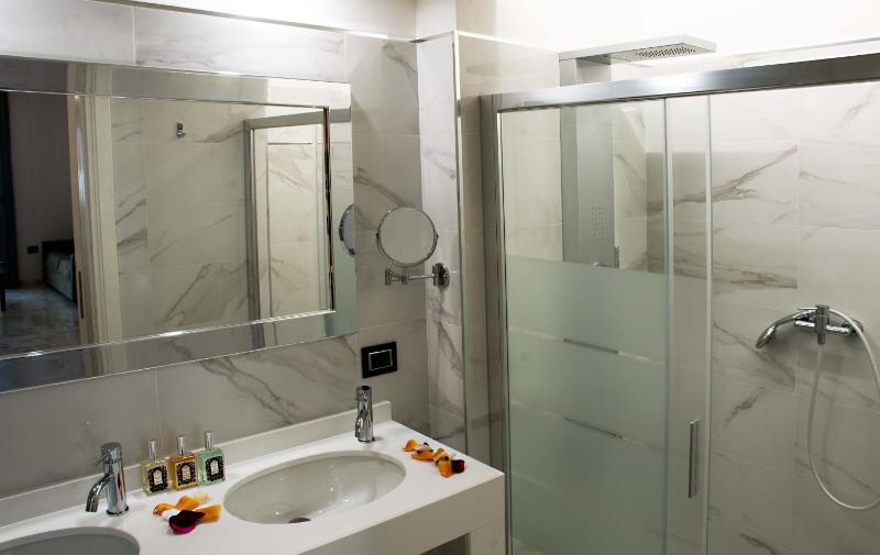 Junior Suite with Terrace image 3