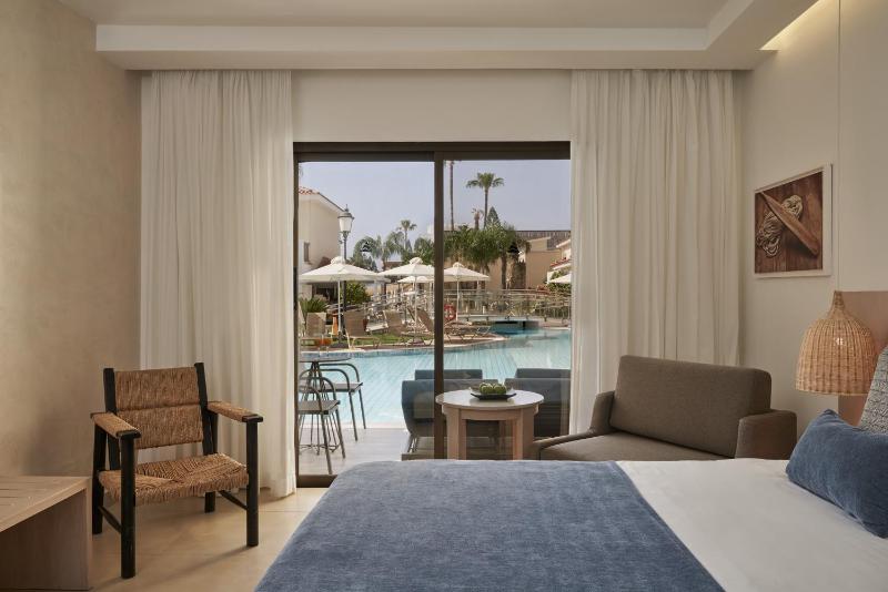 Premium Double Room Swim Up image 1