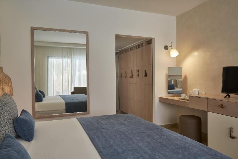 Premium Double Room Swim Up image 4