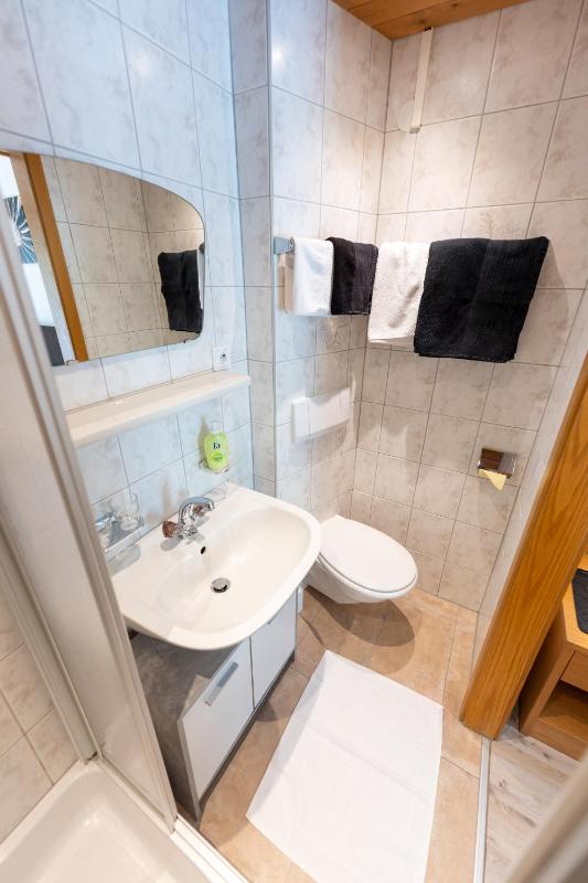 Double Room image 4
