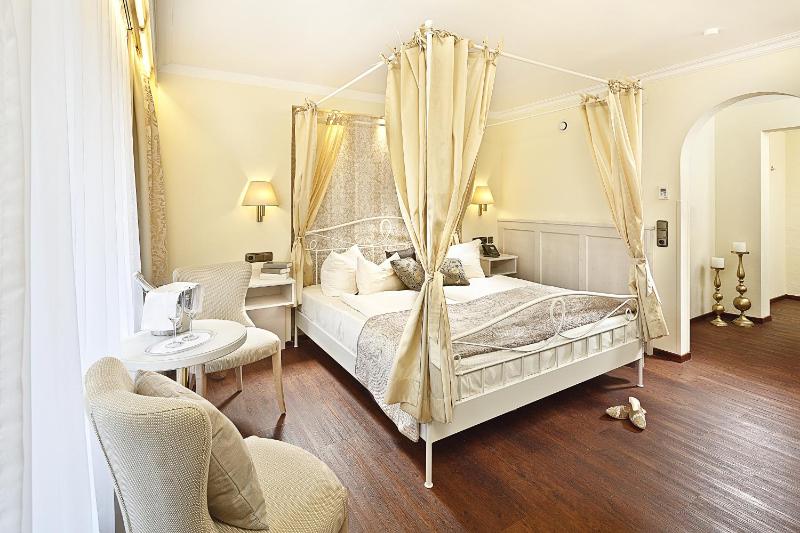 Comfort Double or Twin Room - Sissi image 3