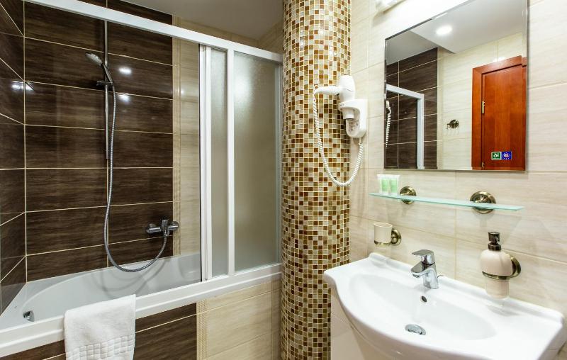 One-Bedroom Apartment with Balcony and SPA Access image 2