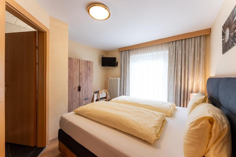 Deluxe Double Room image 4