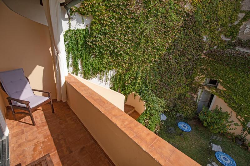 Double Room with Garden View image 3