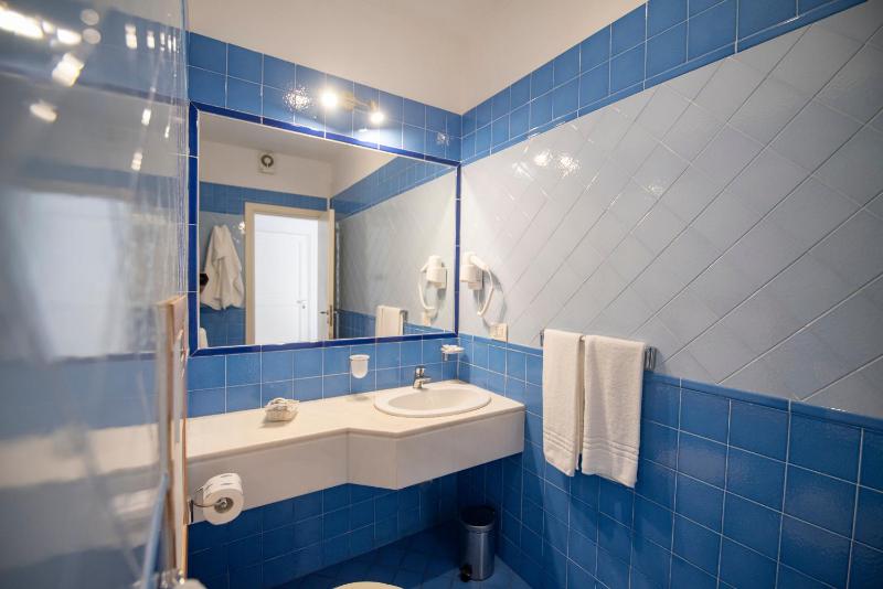 Double or Twin Room with Sea View image 3