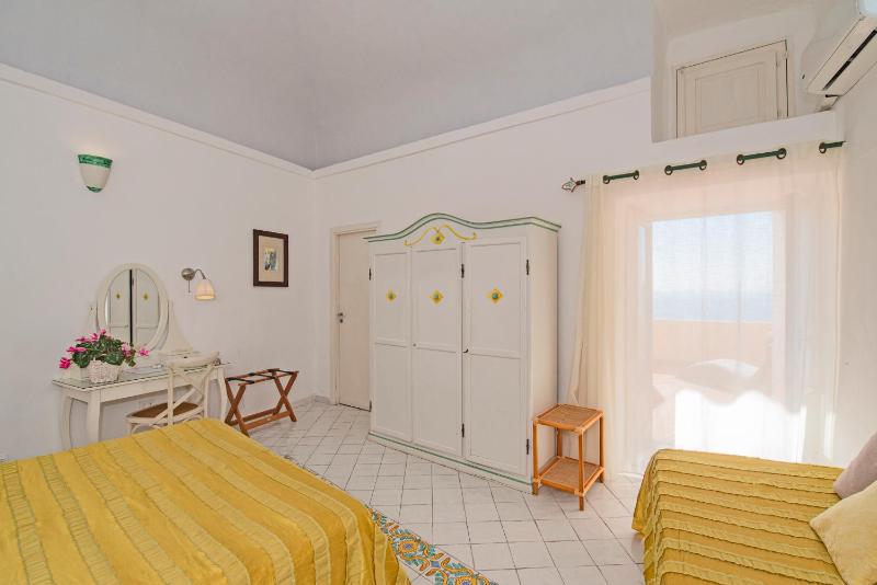 Triple Room with Sea View image 4