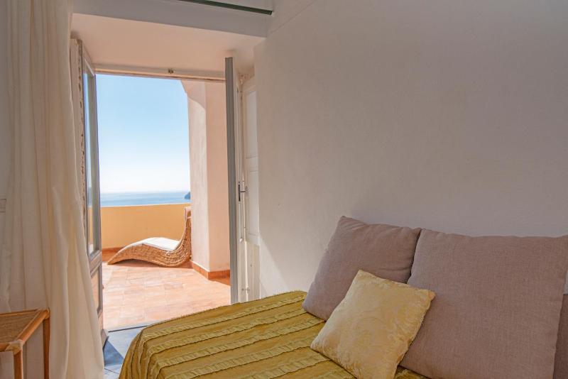Triple Room with Sea View image 3
