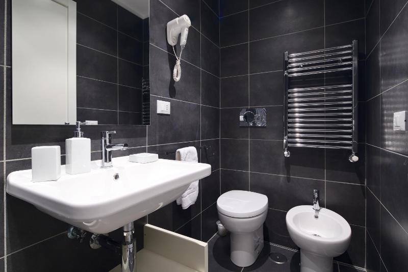 Small Double Room image 3