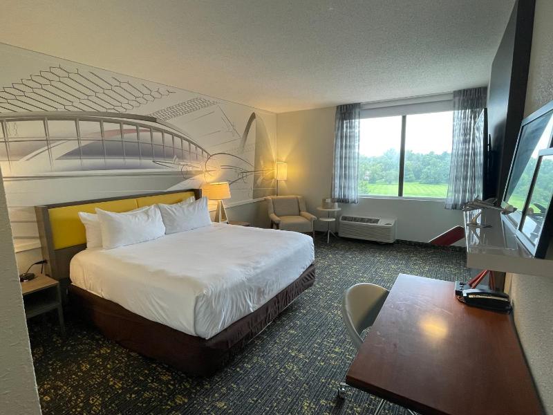 King Room image 2