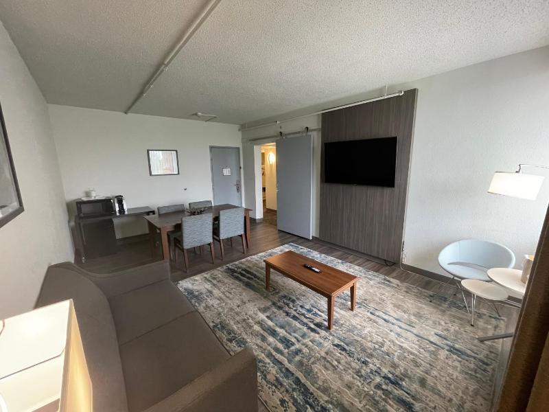 Executive King Suite image 2