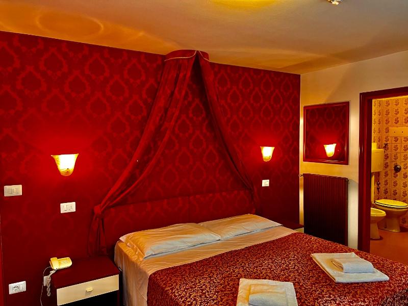 Classic Triple Room image 1