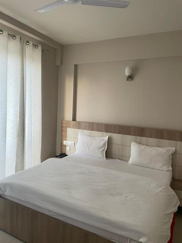 Omaxe krishna luxury stays - image 13