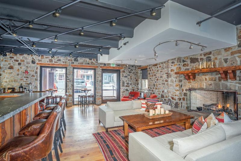 River Club 207 - image 8