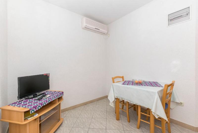 Apartments Jerka - image 10