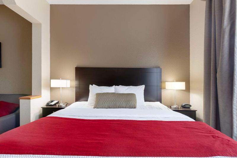 King Suite with Sofa Bed image 3