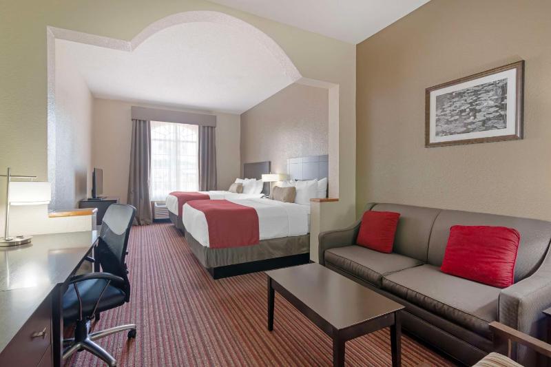 Queen Suite with Queen Beds - Non-Smoking image 1