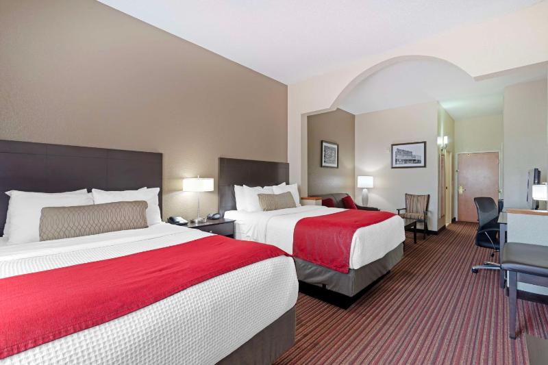 Queen Suite with Queen Beds - Non-Smoking image 4