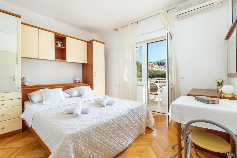 Studio with Terrace and Sea View image 1