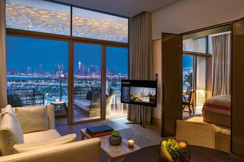 Deluxe King Suite with Balcony image 1