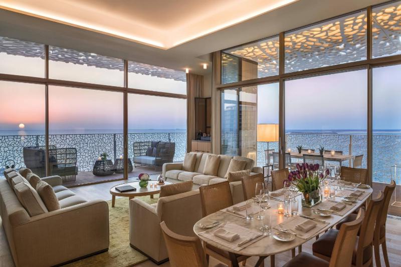One-Bedroom Bvlgari Suite with Balcony image 3