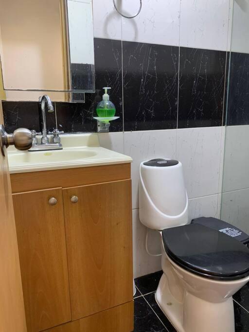Acogedor Apartamento Urbanización Tricentenario - image 6