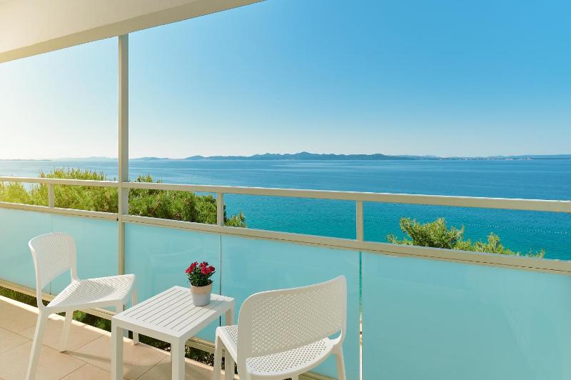 Family Room with Balcony - Sea Side image 3