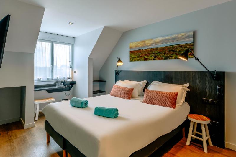 Double Room with Sea View image 4