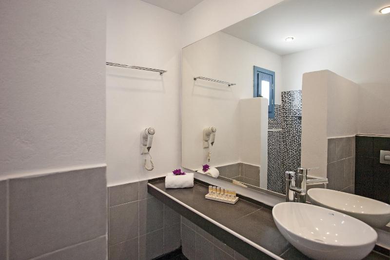 Special Offer - Studio with Car rental (2 Adults) image 1
