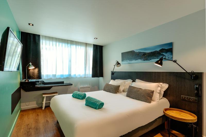 Standard Double Room image 4