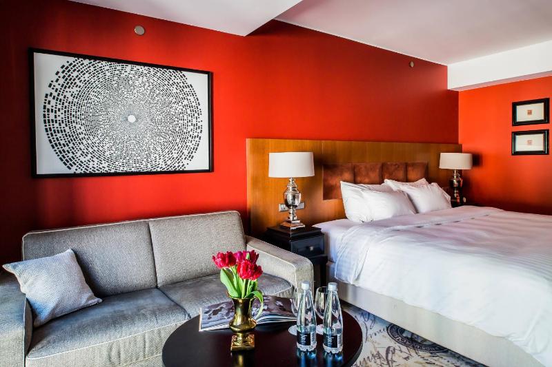 Executive Double Room with Courtyard View image 3