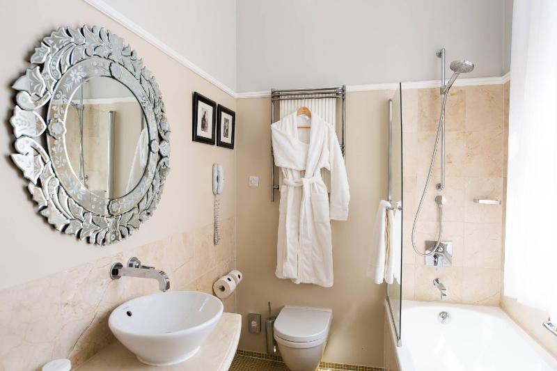 Superior Double Room with City View image 3