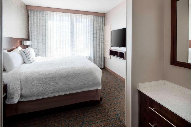 One-Bedroom King Suite image 3