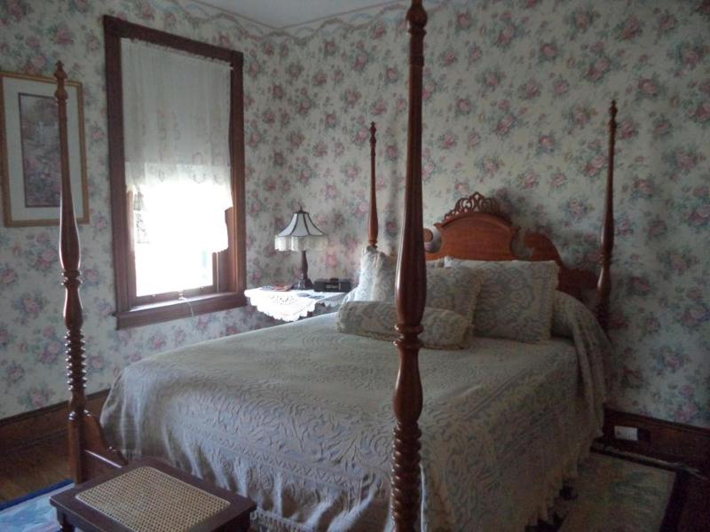 Queen Room image 3