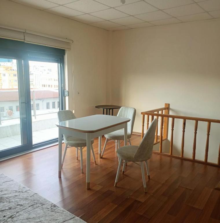 Old Town Grand Apart Hotel - image 7