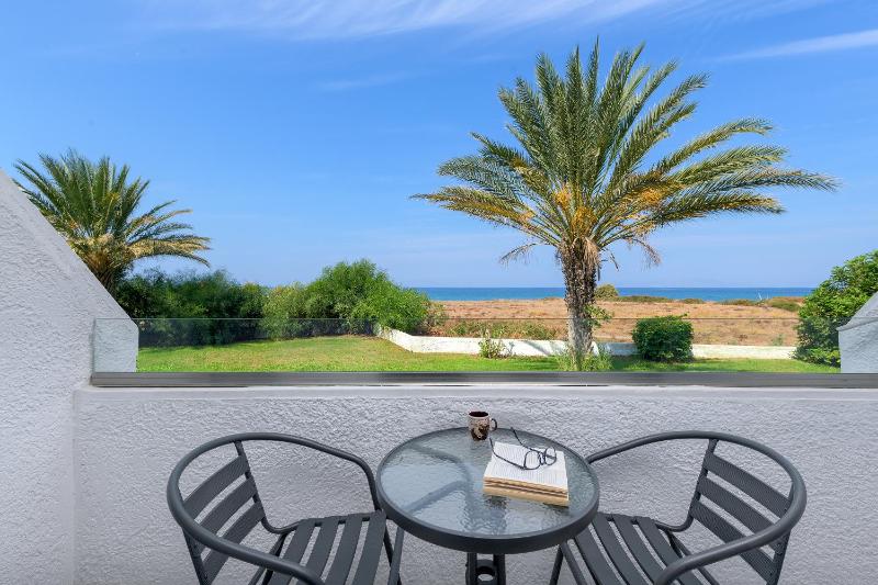 Superior Double or Twin Room with Sea View image 1