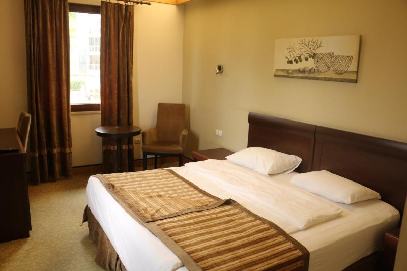 Budget Double Room image 3