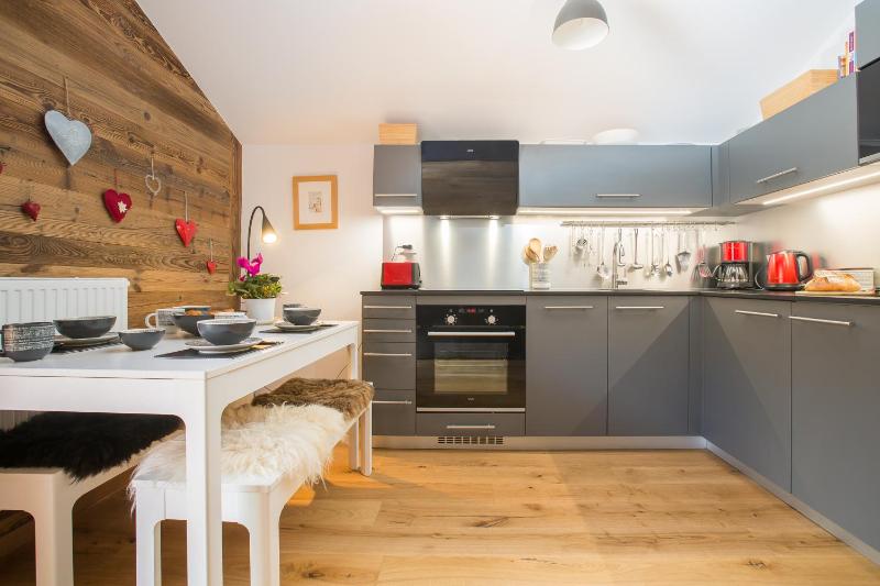 Stunning 2 bedroom duplex 10 min walk from centre - image 6