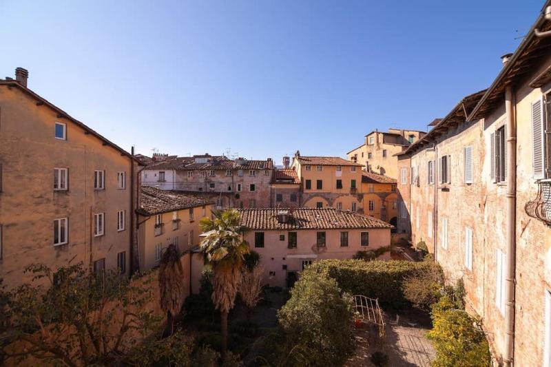 Busdraghi Luxury Apartment - image 25