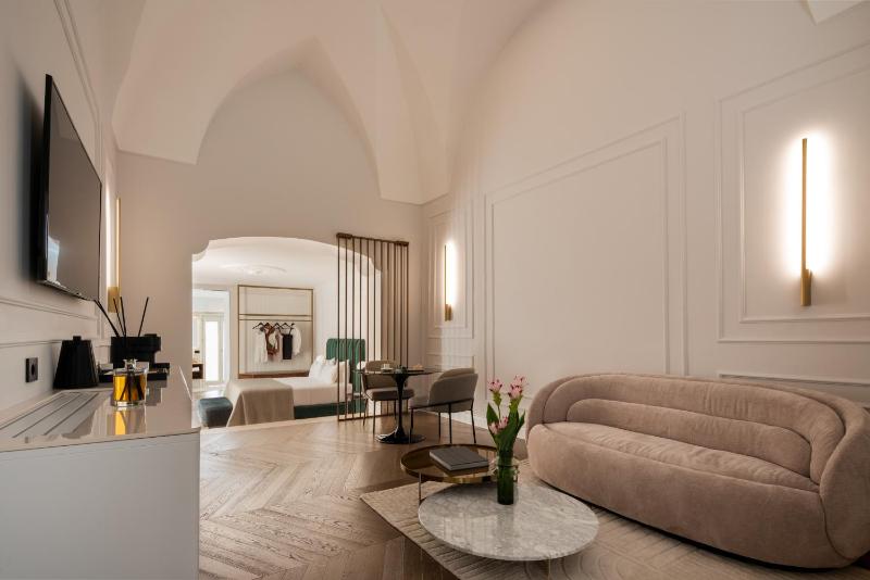 Deluxe Suite image 4