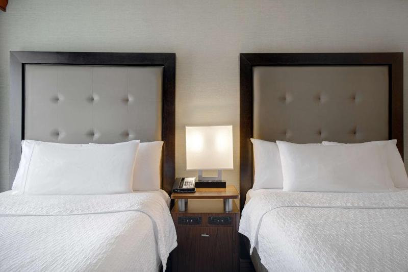Non-Smoking Suite with 2 Double Beds with Fireplace image 3