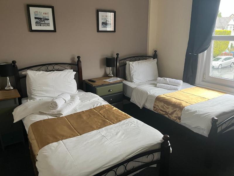 Twin Room image 1