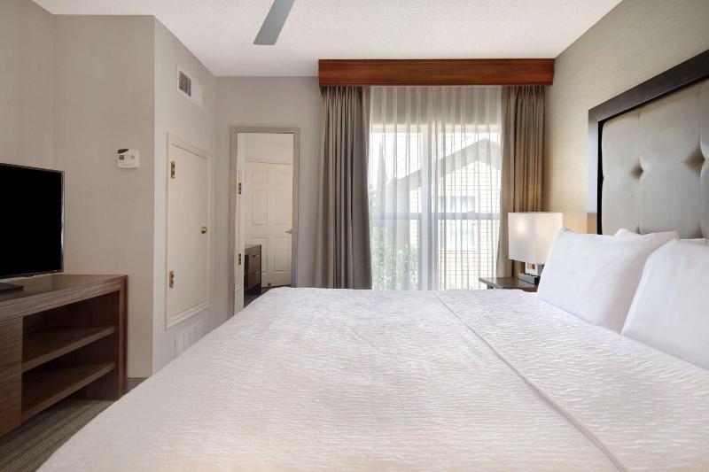 One-Bedroom King Suite - Non-Smoking image 3