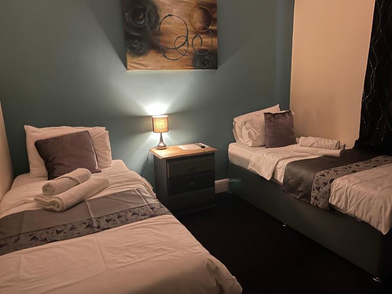 Standard Twin Room with Garden View image 1