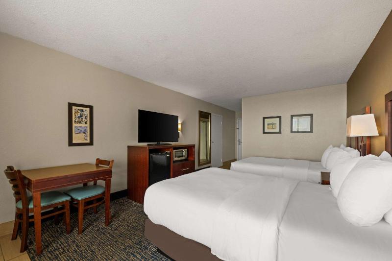 Two Double Beds Ocean View image 4