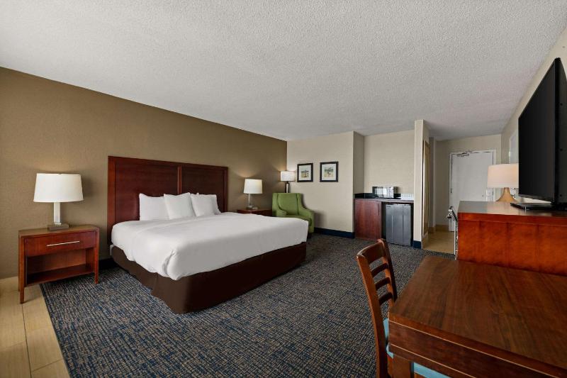 Comfort Inn On The Ocean - image 10