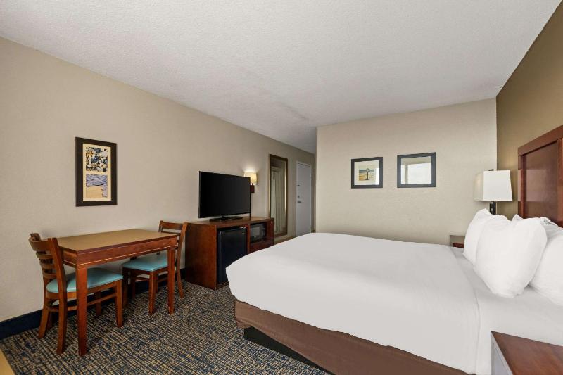 Comfort Inn On The Ocean - image 14