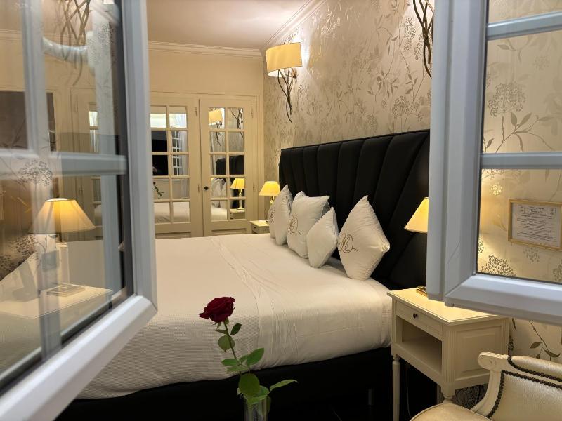 Double Room  with park and Terrace image 4